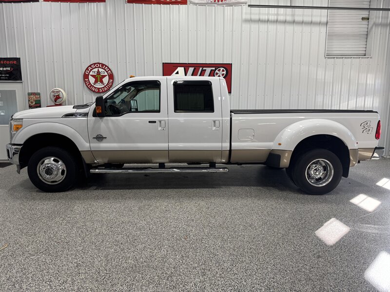 2012 Ford F-350 Super Duty Lariat   - Photo 1 - Rochelle, IL 61068