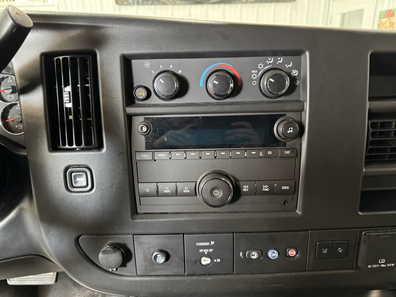 2025 Chevrolet Express LT 3500 Passenger - Photo 10 - Rochelle, IL 61068