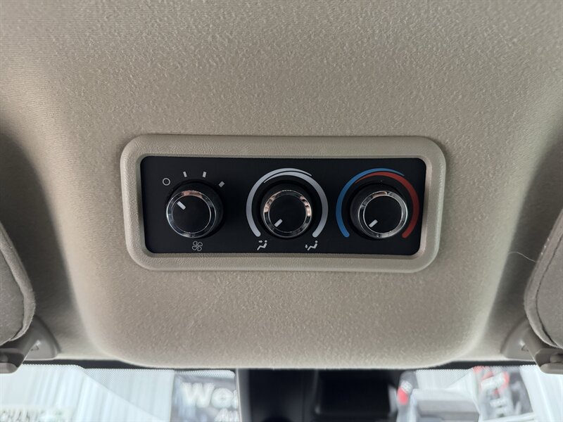 2025 Chevrolet Express LT 3500 Passenger - Photo 11 - Rochelle, IL 61068