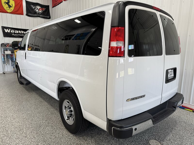 2025 Chevrolet Express LT 3500 Passenger - Photo 18 - Rochelle, IL 61068