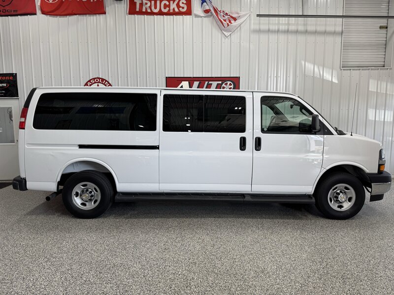 2025 Chevrolet Express LT 3500 Passenger - Photo 3 - Rochelle, IL 61068