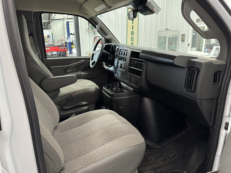 2025 Chevrolet Express LT 3500 Passenger - Photo 16 - Rochelle, IL 61068