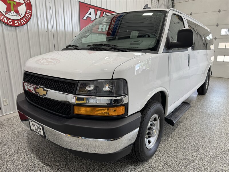 2025 Chevrolet Express LT 3500 Passenger - Photo 2 - Rochelle, IL 61068
