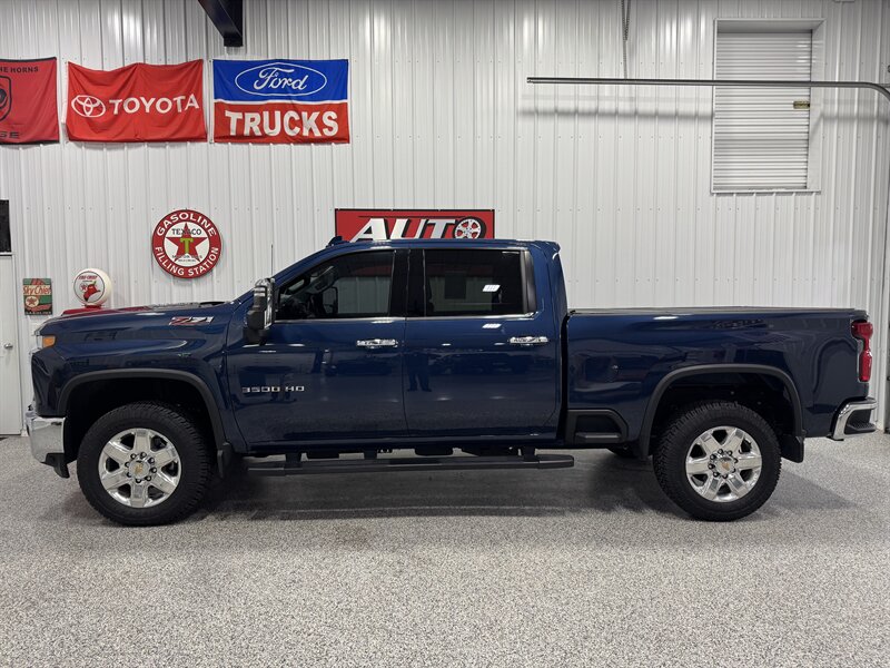 2022 Chevrolet Silverado 3500 LTZ   - Photo 2 - Rochelle, IL 61068