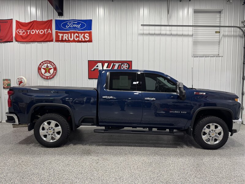 2022 Chevrolet Silverado 3500 LTZ   - Photo 5 - Rochelle, IL 61068