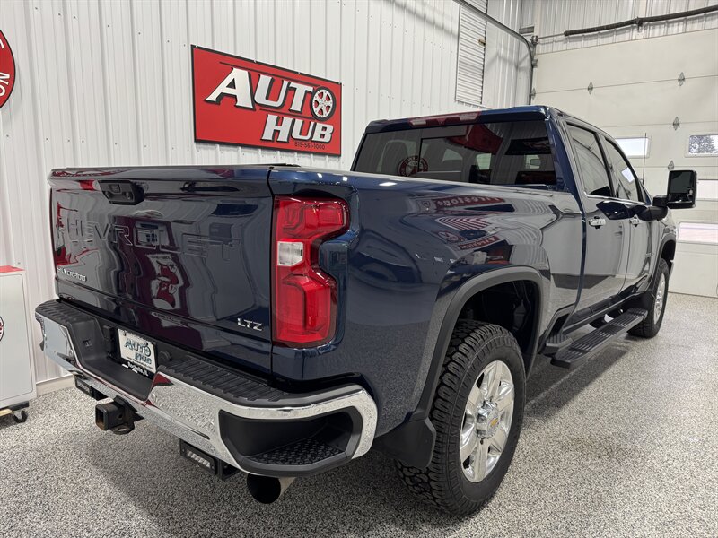 2022 Chevrolet Silverado 3500 LTZ   - Photo 6 - Rochelle, IL 61068