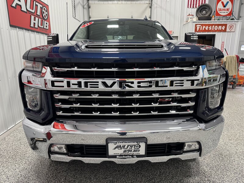 2022 Chevrolet Silverado 3500 LTZ   - Photo 3 - Rochelle, IL 61068