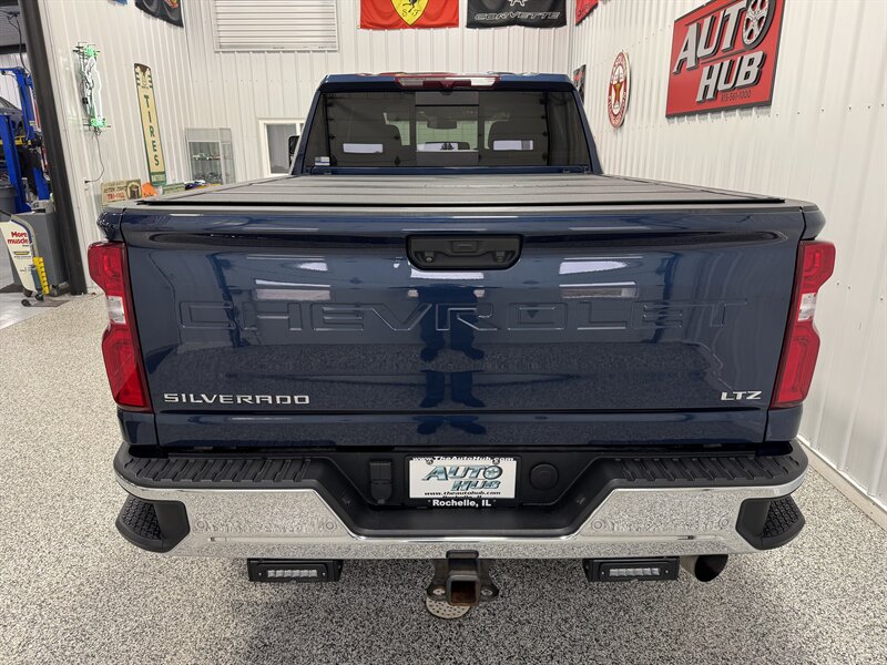 2022 Chevrolet Silverado 3500 LTZ   - Photo 8 - Rochelle, IL 61068