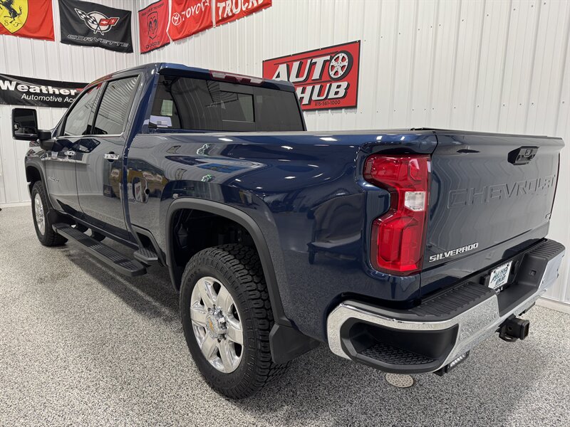 2022 Chevrolet Silverado 3500 LTZ   - Photo 4 - Rochelle, IL 61068