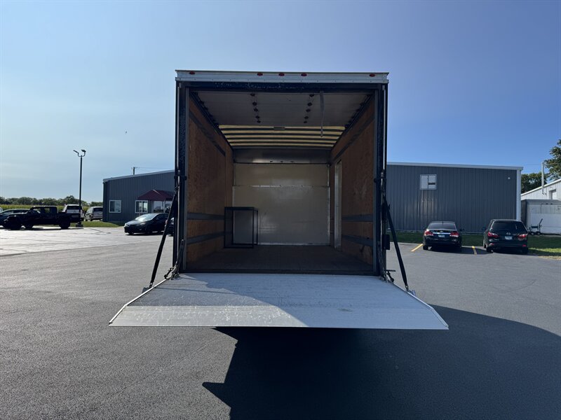 2021 Ford E-Series Van E-450 - Photo 11 - Rochelle, IL 61068
