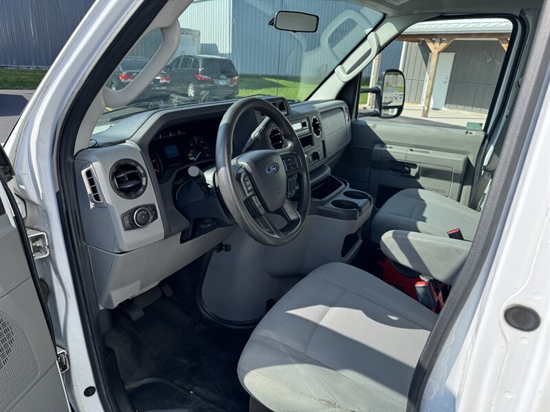 2021 Ford E-Series Van E-450 - Photo 6 - Rochelle, IL 61068