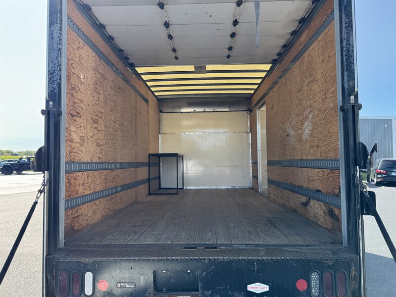 2021 Ford E-Series Van E-450 - Photo 12 - Rochelle, IL 61068