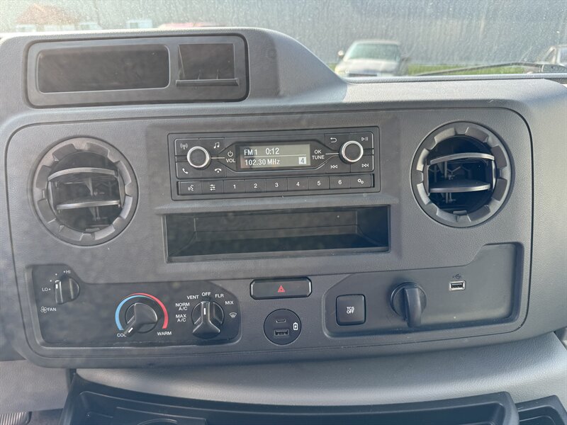 2021 Ford E-Series Van E-450 - Photo 8 - Rochelle, IL 61068