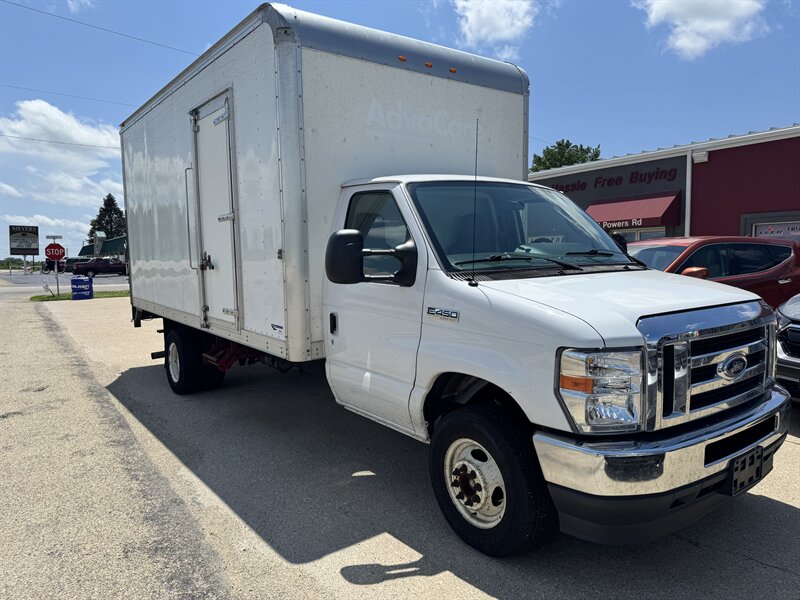 2021 Ford E-Series Van E-450 - Photo 2 - Rochelle, IL 61068
