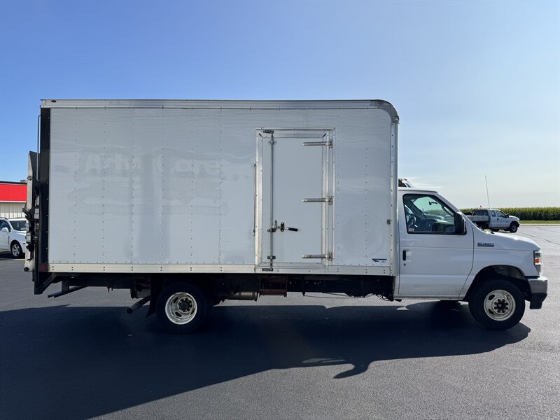 2021 Ford E-Series Van E-450 - Photo 3 - Rochelle, IL 61068
