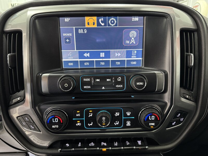 2015 Chevrolet Silverado 3500 LTZ   - Photo 10 - Rochelle, IL 61068