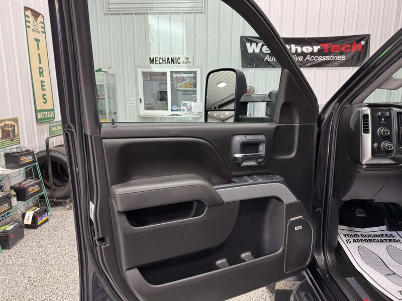 2015 Chevrolet Silverado 3500 LTZ   - Photo 25 - Rochelle, IL 61068