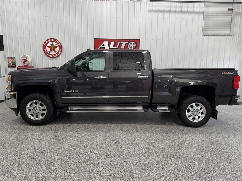 2015 Chevrolet Silverado 3500 LTZ   - Photo 1 - Rochelle, IL 61068