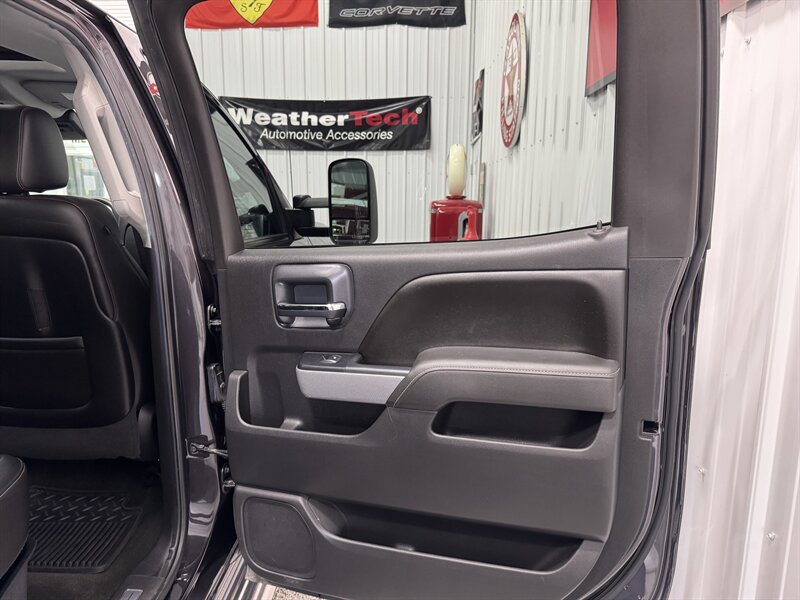 2015 Chevrolet Silverado 3500 LTZ   - Photo 26 - Rochelle, IL 61068