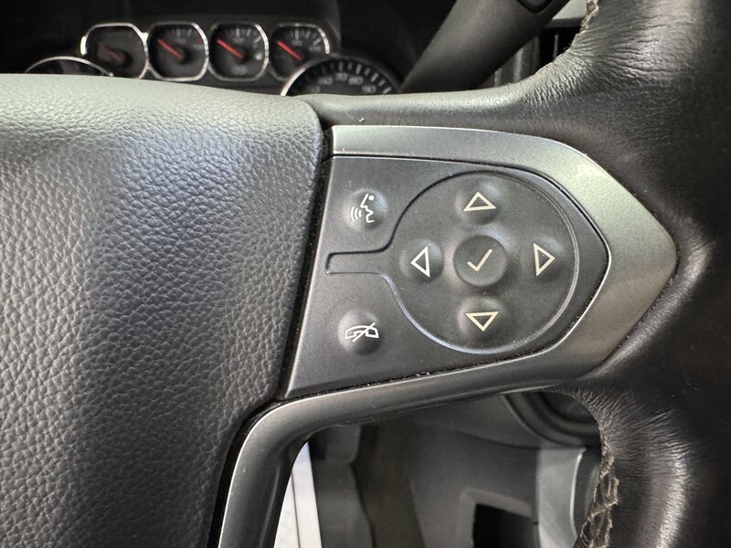 2015 Chevrolet Silverado 3500 LTZ   - Photo 9 - Rochelle, IL 61068