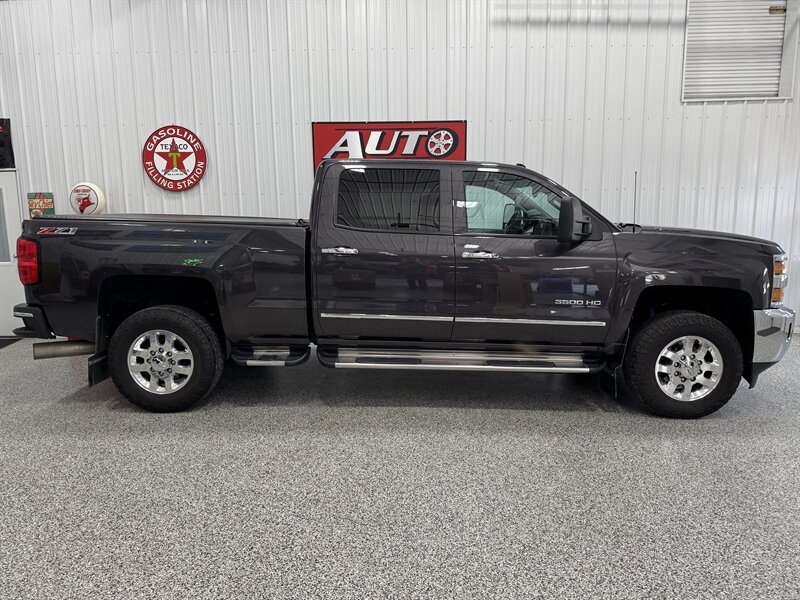 2015 Chevrolet Silverado 3500 LTZ   - Photo 3 - Rochelle, IL 61068