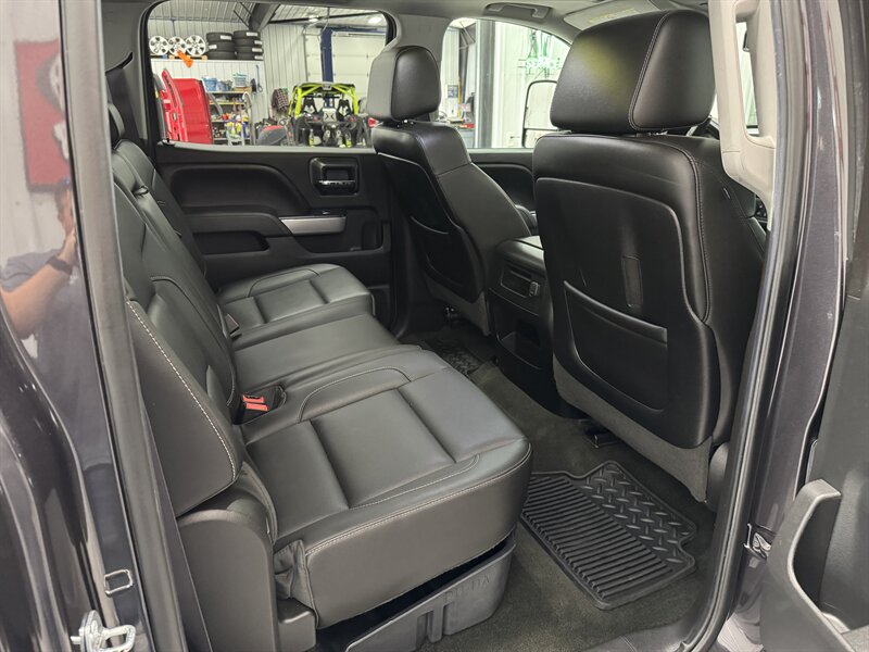 2015 Chevrolet Silverado 3500 LTZ   - Photo 16 - Rochelle, IL 61068