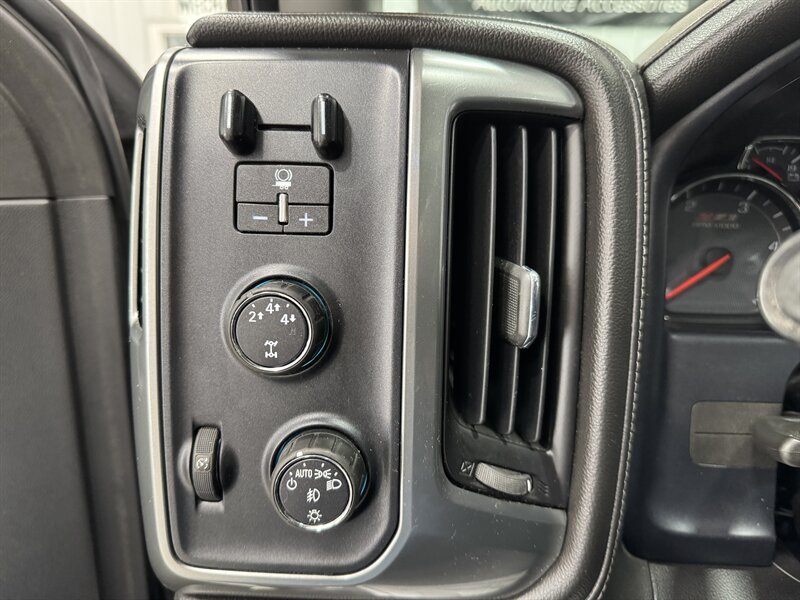 2015 Chevrolet Silverado 3500 LTZ   - Photo 12 - Rochelle, IL 61068