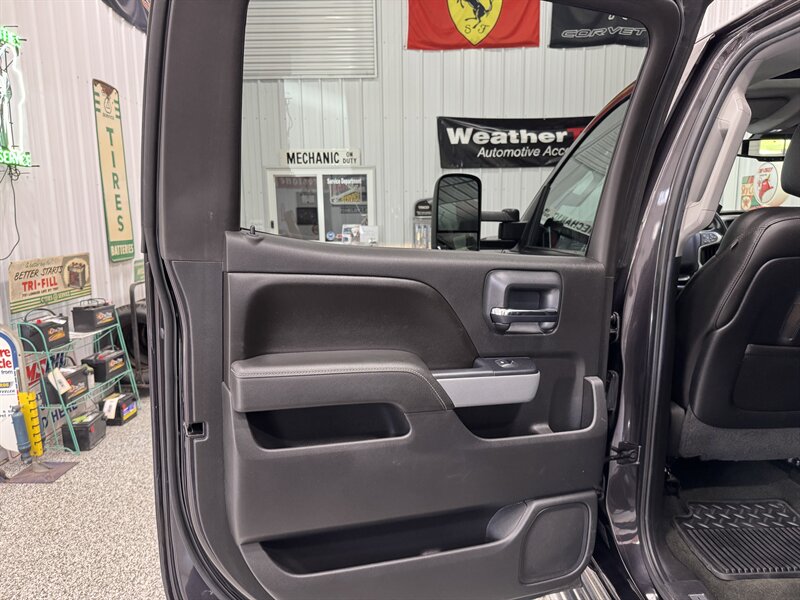 2015 Chevrolet Silverado 3500 LTZ   - Photo 24 - Rochelle, IL 61068