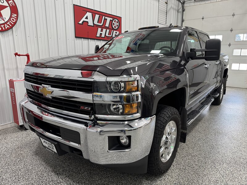 2015 Chevrolet Silverado 3500 LTZ   - Photo 2 - Rochelle, IL 61068
