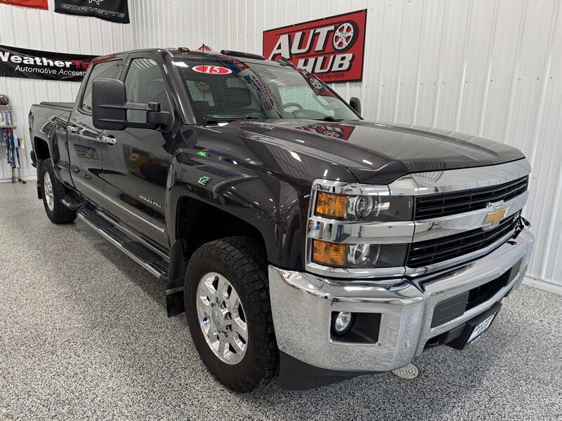 2015 Chevrolet Silverado 3500 LTZ   - Photo 4 - Rochelle, IL 61068