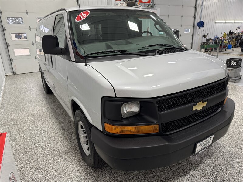 2016 Chevrolet Express 2500   - Photo 5 - Rochelle, IL 61068