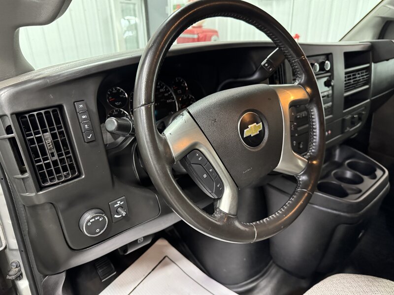 2016 Chevrolet Express 2500   - Photo 16 - Rochelle, IL 61068