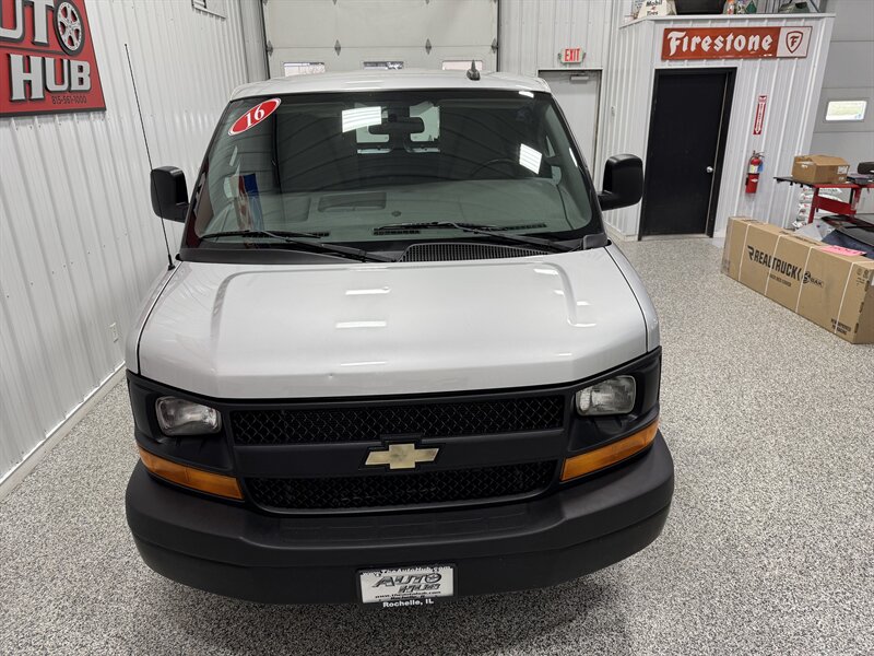 2016 Chevrolet Express 2500   - Photo 4 - Rochelle, IL 61068