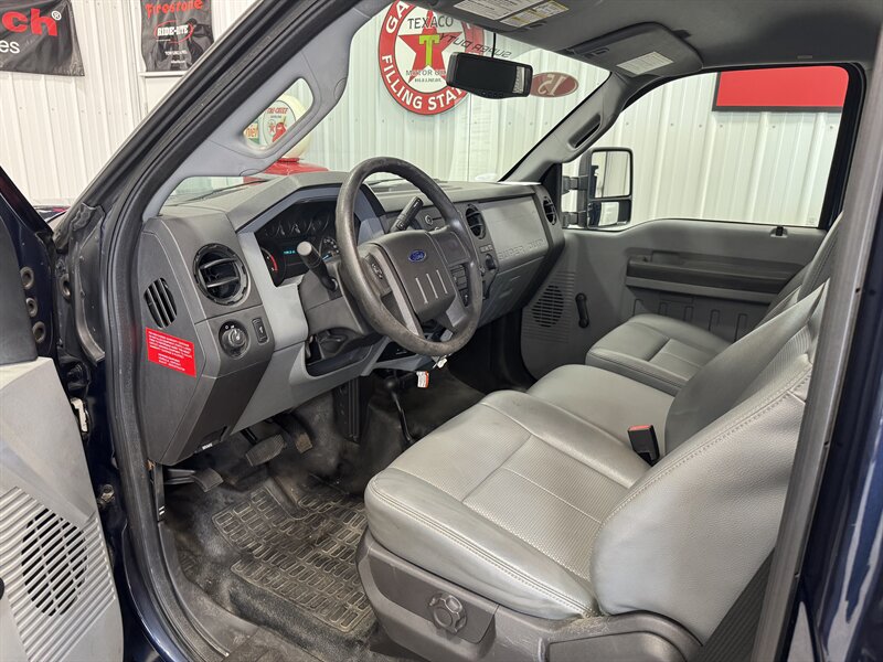 2015 Ford F-450 XL Utility   - Photo 6 - Rochelle, IL 61068