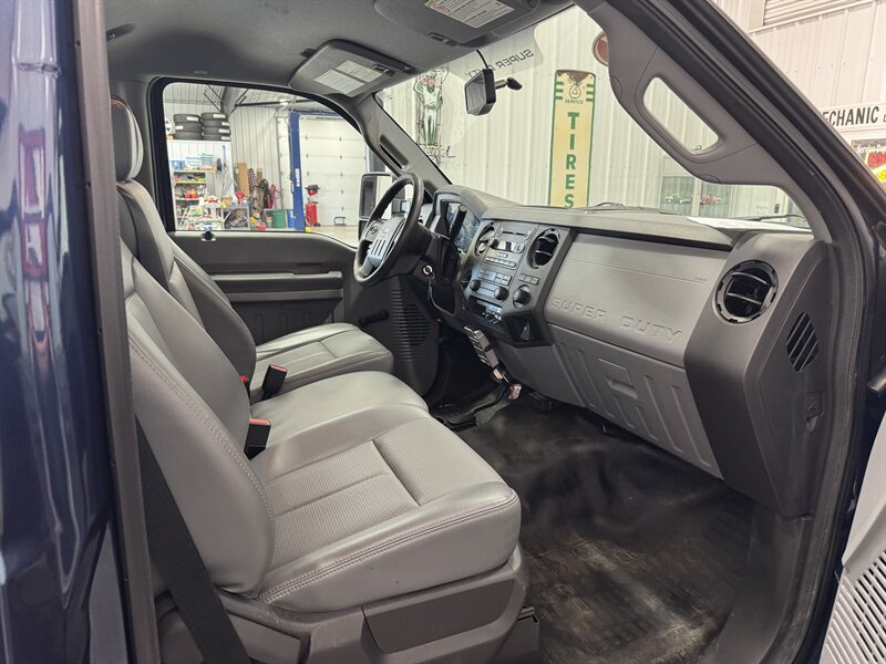 2015 Ford F-450 XL Utility   - Photo 10 - Rochelle, IL 61068