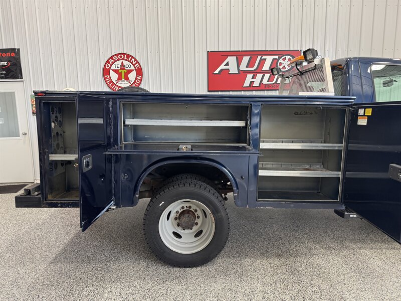 2015 Ford F-450 XL Utility   - Photo 12 - Rochelle, IL 61068