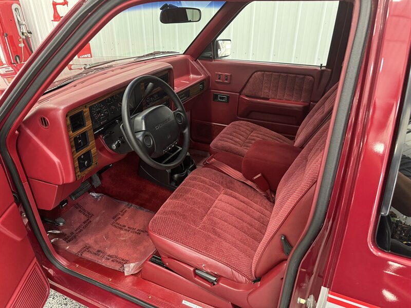 1995 Dodge Dakota SLT   - Photo 9 - Rochelle, IL 61068