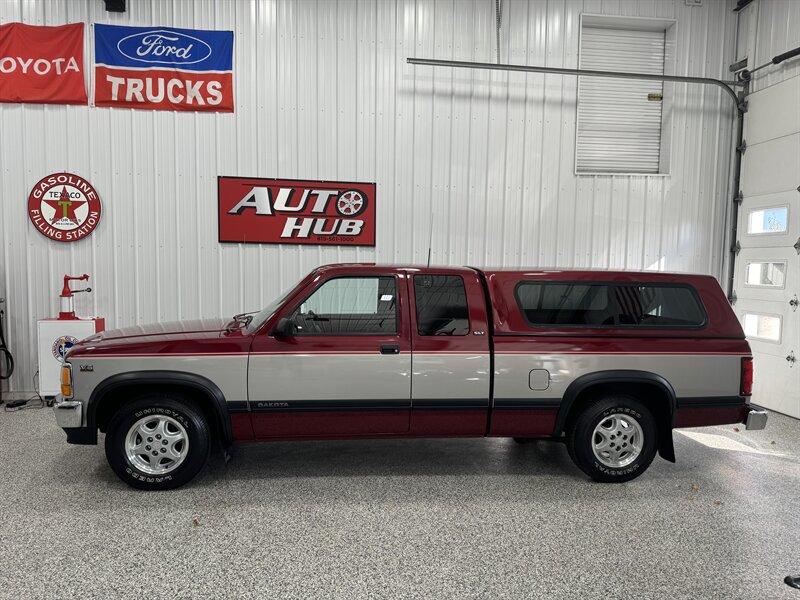 1995 Dodge Dakota SLT   - Photo 1 - Rochelle, IL 61068