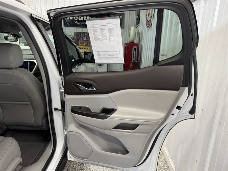 2019 GMC Acadia SLT-1 - Photo 23 - Rochelle, IL 61068