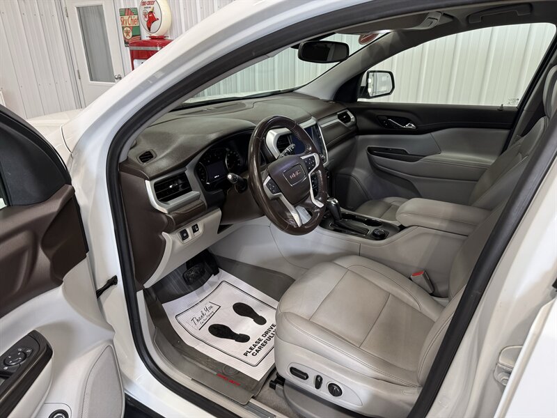 2019 GMC Acadia SLT-1 - Photo 6 - Rochelle, IL 61068