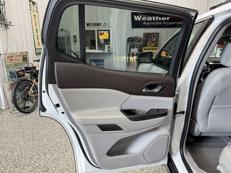 2019 GMC Acadia SLT-1 - Photo 22 - Rochelle, IL 61068