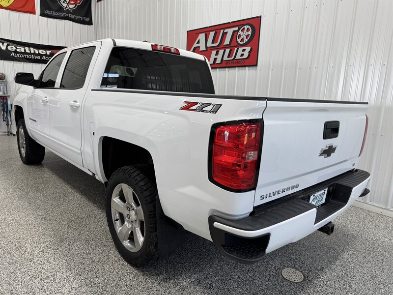 2018 Chevrolet Silverado 1500 LT Z71 - Photo 4 - Rochelle, IL 61068