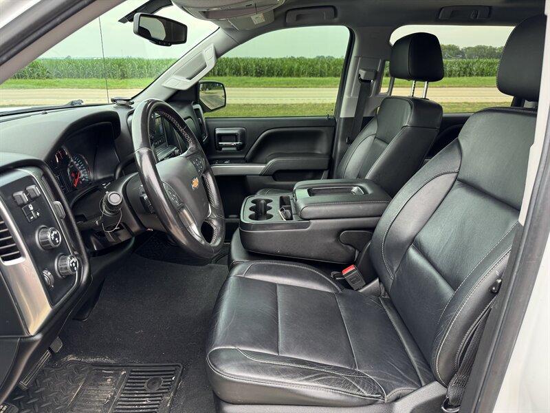 2018 Chevrolet Silverado 1500 LT Z71 - Photo 4 - Rochelle, IL 61068