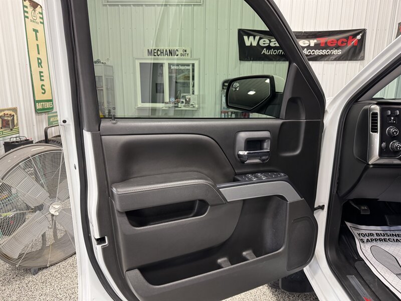 2018 Chevrolet Silverado 1500 LT Z71 - Photo 8 - Rochelle, IL 61068
