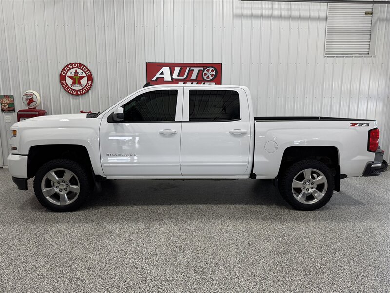 2018 Chevrolet Silverado 1500 LT Z71 - Photo 1 - Rochelle, IL 61068