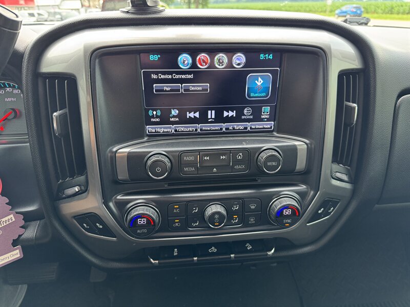 2018 Chevrolet Silverado 1500 LT Z71 - Photo 2 - Rochelle, IL 61068