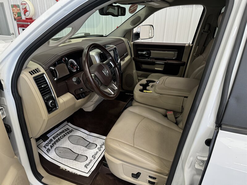 2014 RAM 1500 Laramie   - Photo 10 - Rochelle, IL 61068