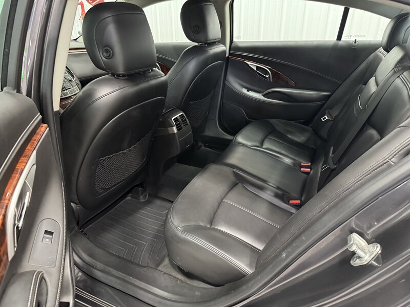 2013 Buick Lacrosse Leather - Photo 11 - Rochelle, IL 61068