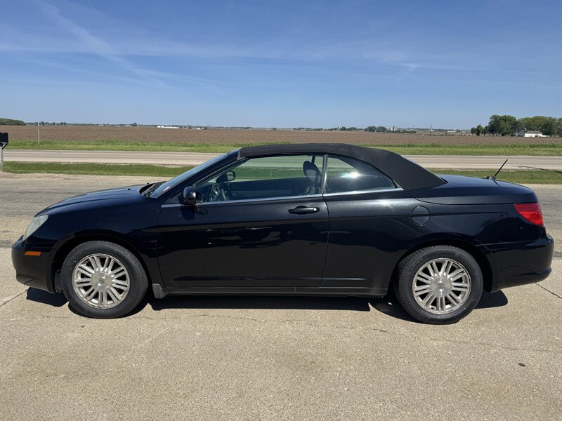 2009 Chrysler Sebring Touring   - Photo 1 - Rochelle, IL 61068