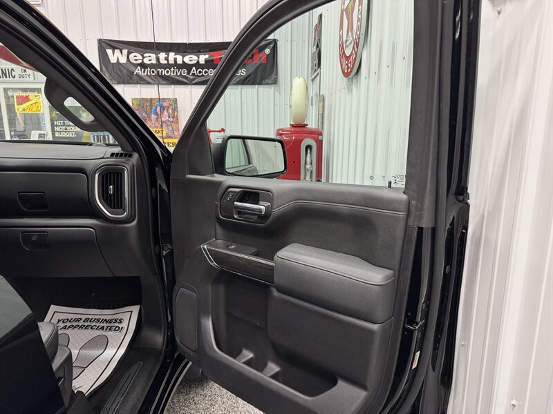 2021 Chevrolet Silverado 1500 LTZ   - Photo 30 - Rochelle, IL 61068